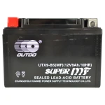 Vista superior de la bateria moto UTX9A YTX9-BS gel mostrando dimensiones