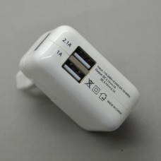 Carregador de rede, USB duplo, com saídas 2,1 A e 1A , válido tablets , celulares, smartphone , e USB IPHONE 5S  4.00 euro - satkit